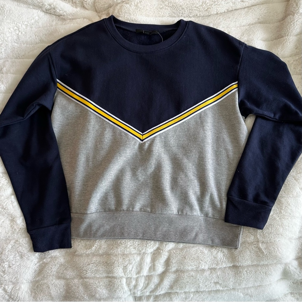 Forever 21 Top/Sweatshirt